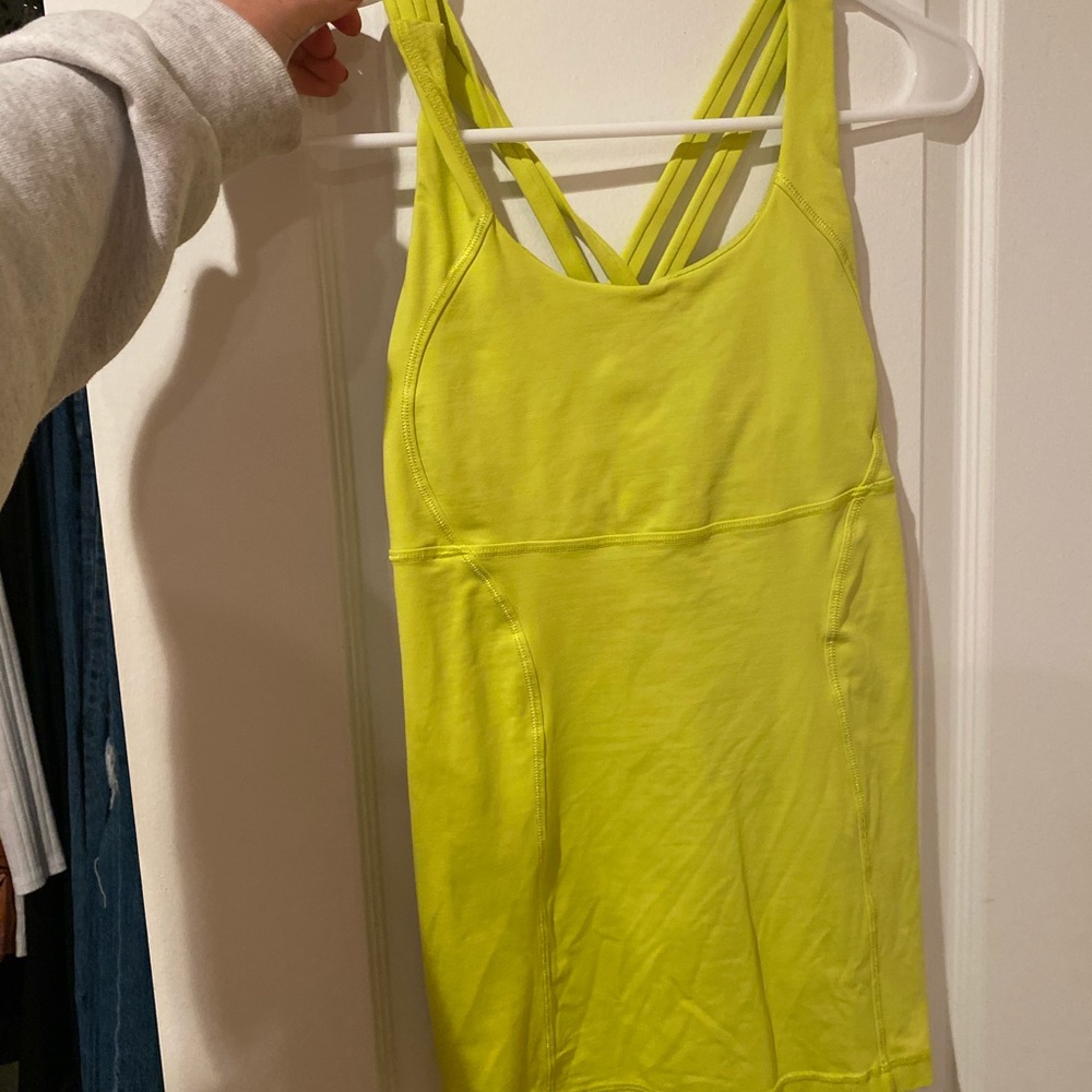 lulu tank, worn once, too big